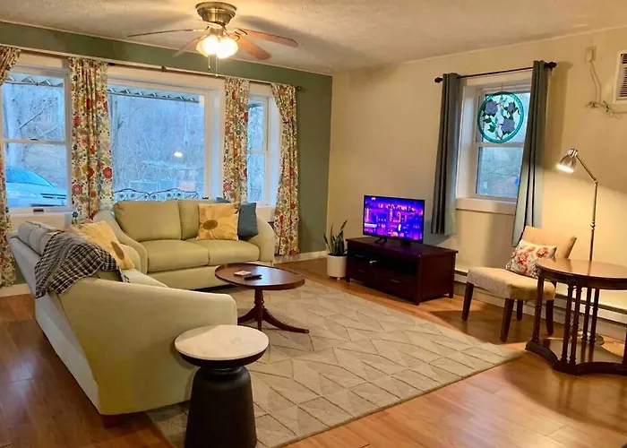 Peaceful Garden Oasis - 3 Miles To Downtown!